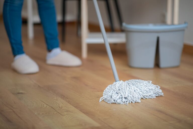 skuteczne mycie podłogi
